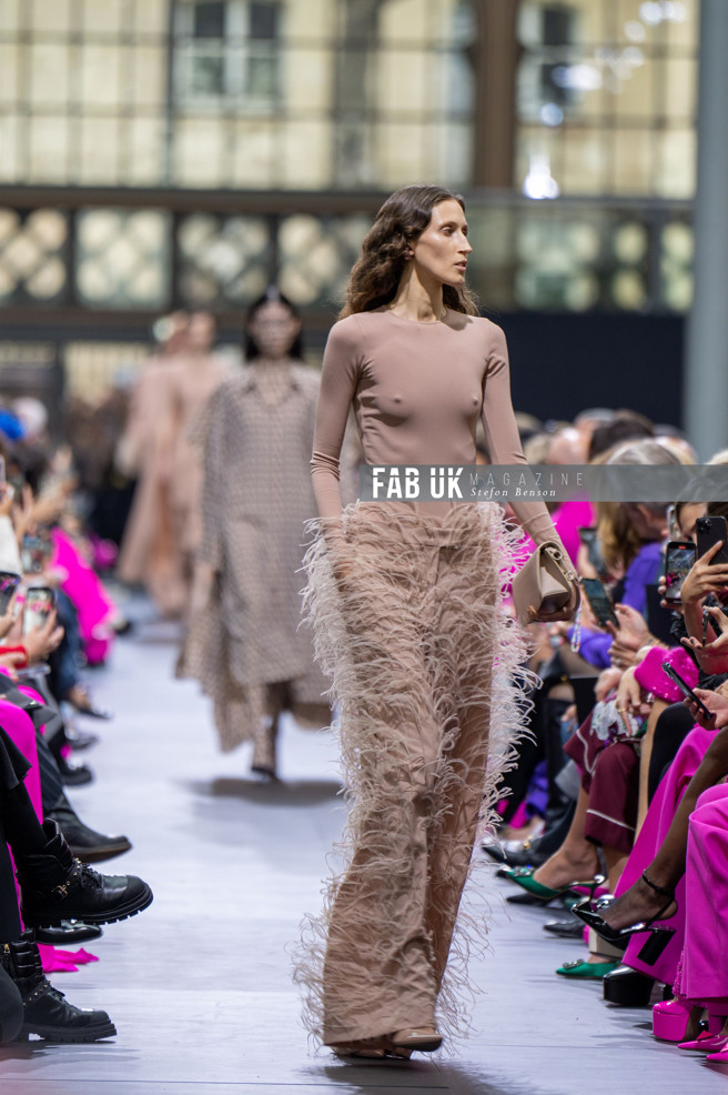 Brug for Landbrugs efterligne Valentino SPRING/SUMMER 2023​ Collection “The Unboxing Valentino​”  Ready-to-Wear at Paris Fashion Week