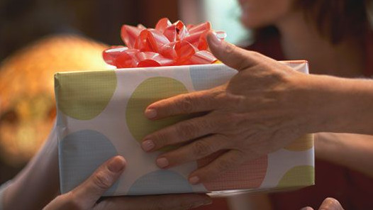 7 in 10 people in the UK with “gift envy” steal gifts bought for friends