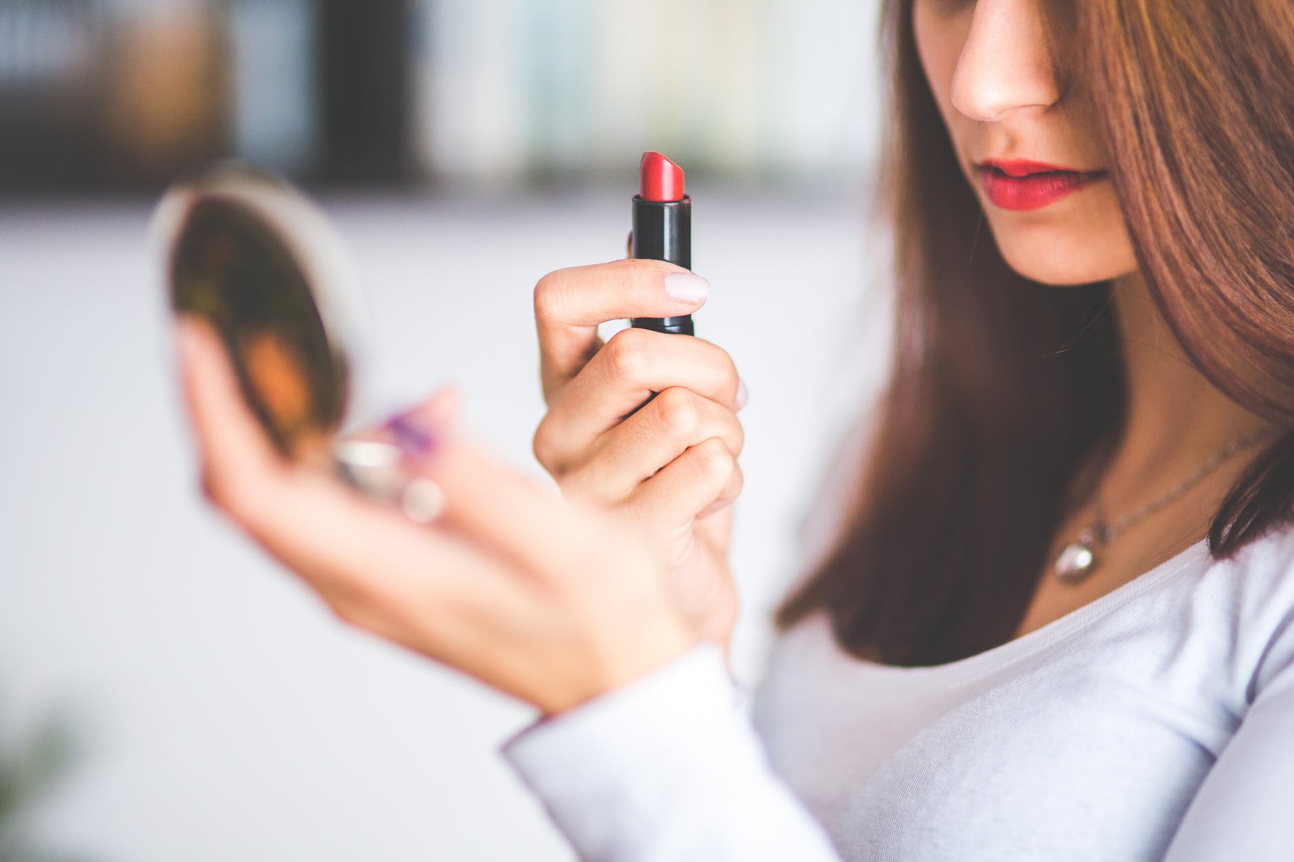 How to apply makeup professionally on yourself