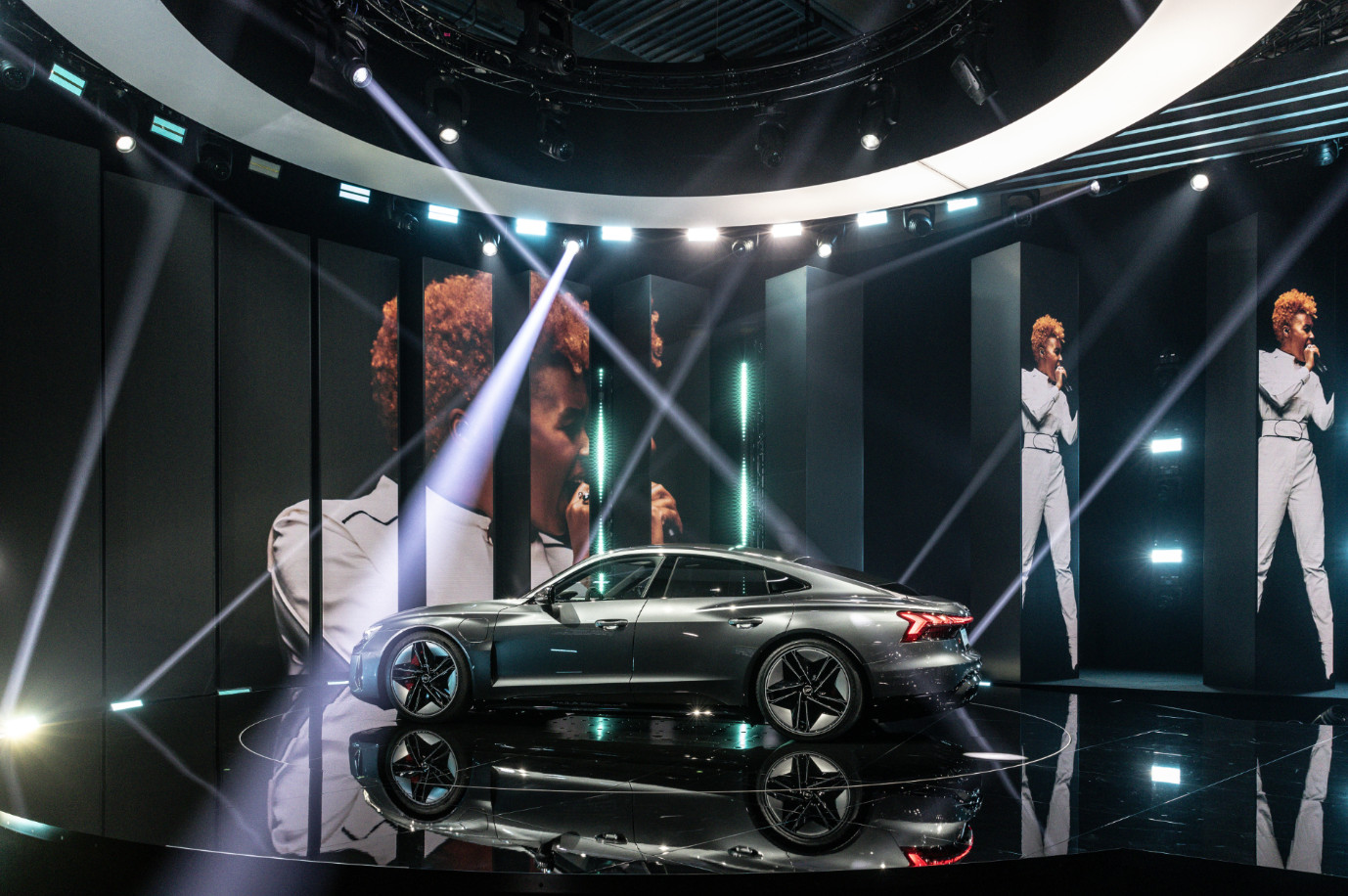 Stars come together to unveil the audi e tron gt (1)