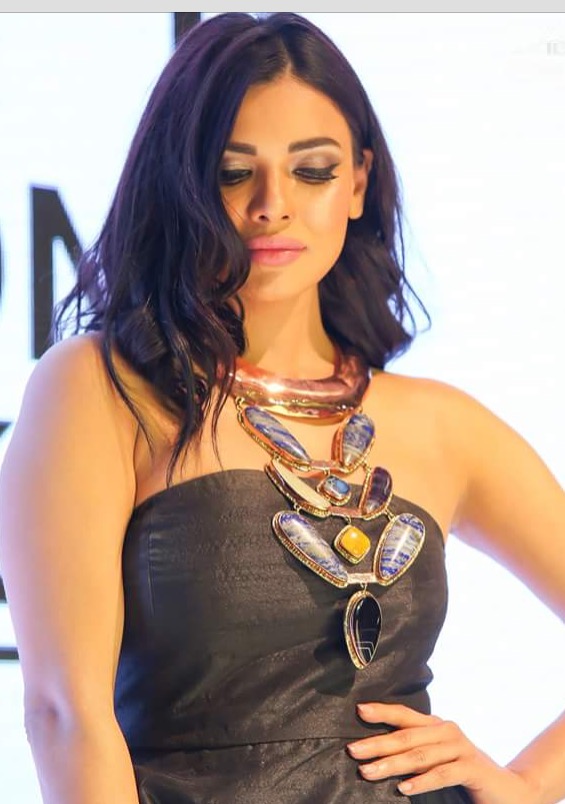 Bollywood actress sara logen wearing mona shroff statement necklace